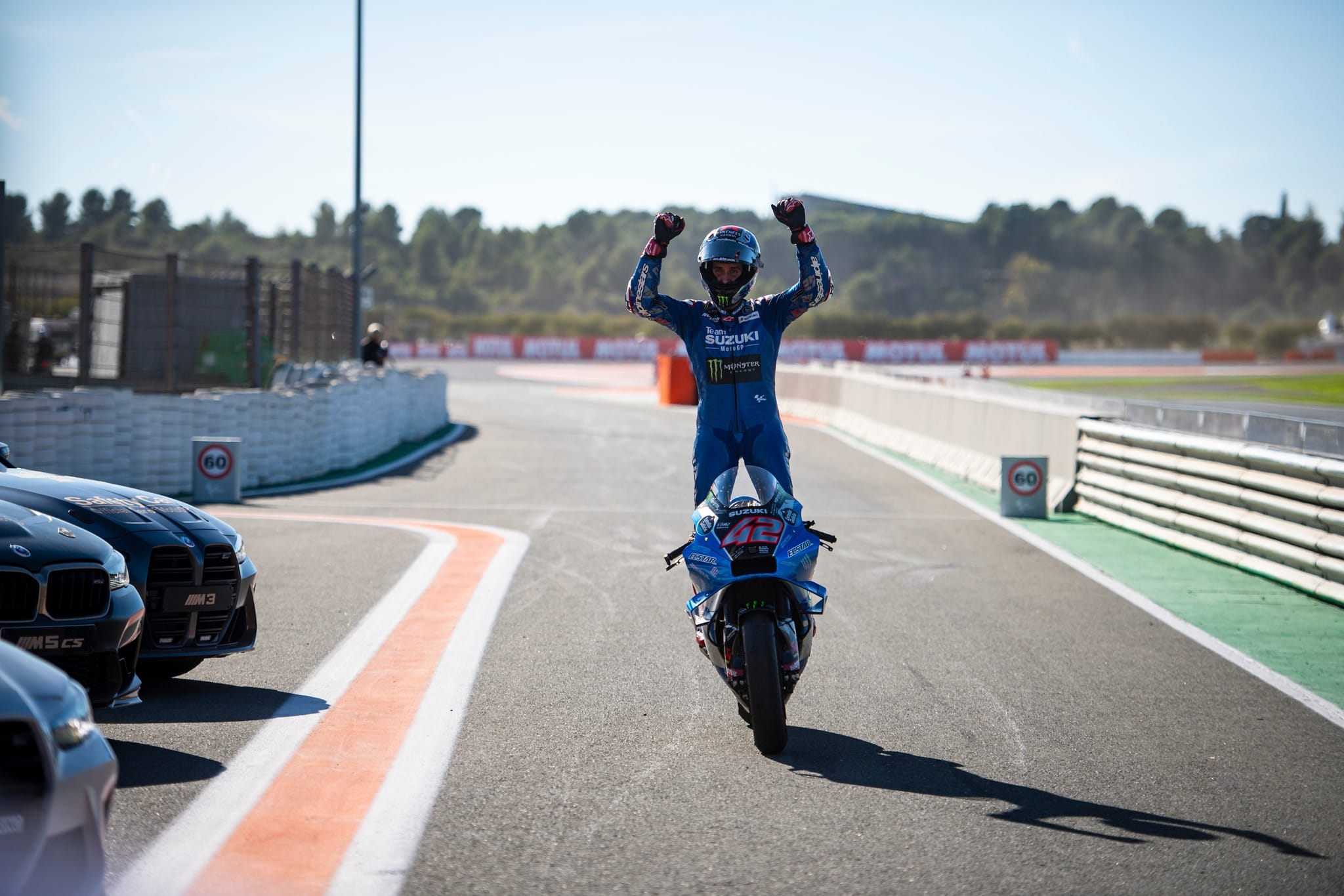 Read more about the article SUZUKI forlater MotoGP med flagget til topps!