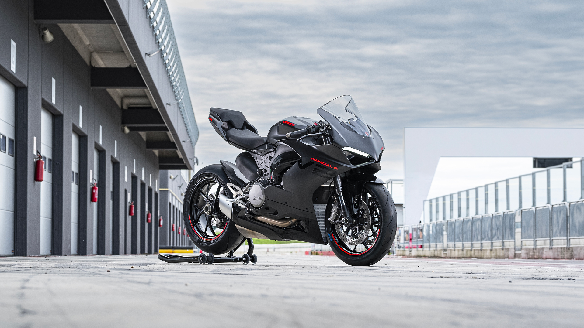 Read more about the article Panigale V2 goes black